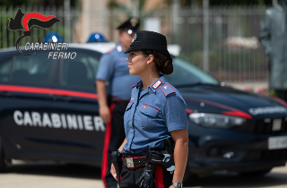 Fermo: fugge dopo un incidente, i Carabinieri identificano donna di 56 anni